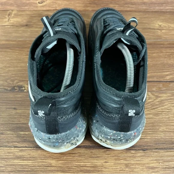 Nike Black and Gray Athletic Shoes - Picture 9 of 11